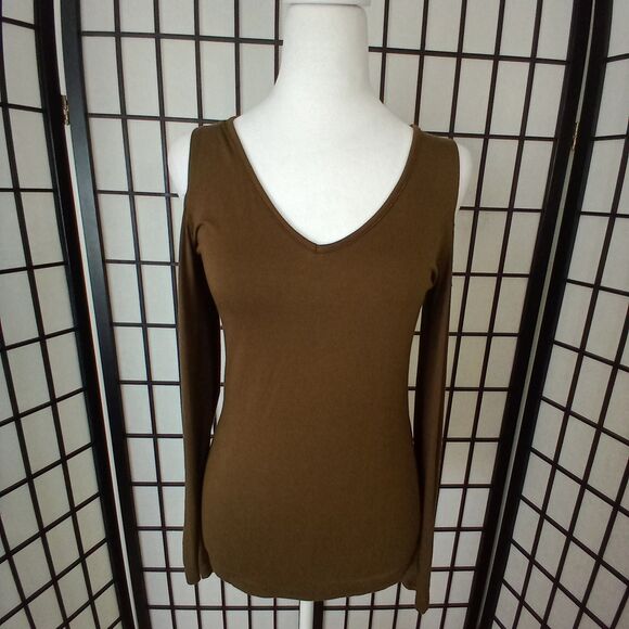 HERLOLLYCHIPS NWT Women's Cold Shoulder Top Size Medium - Picture 6 of 6
